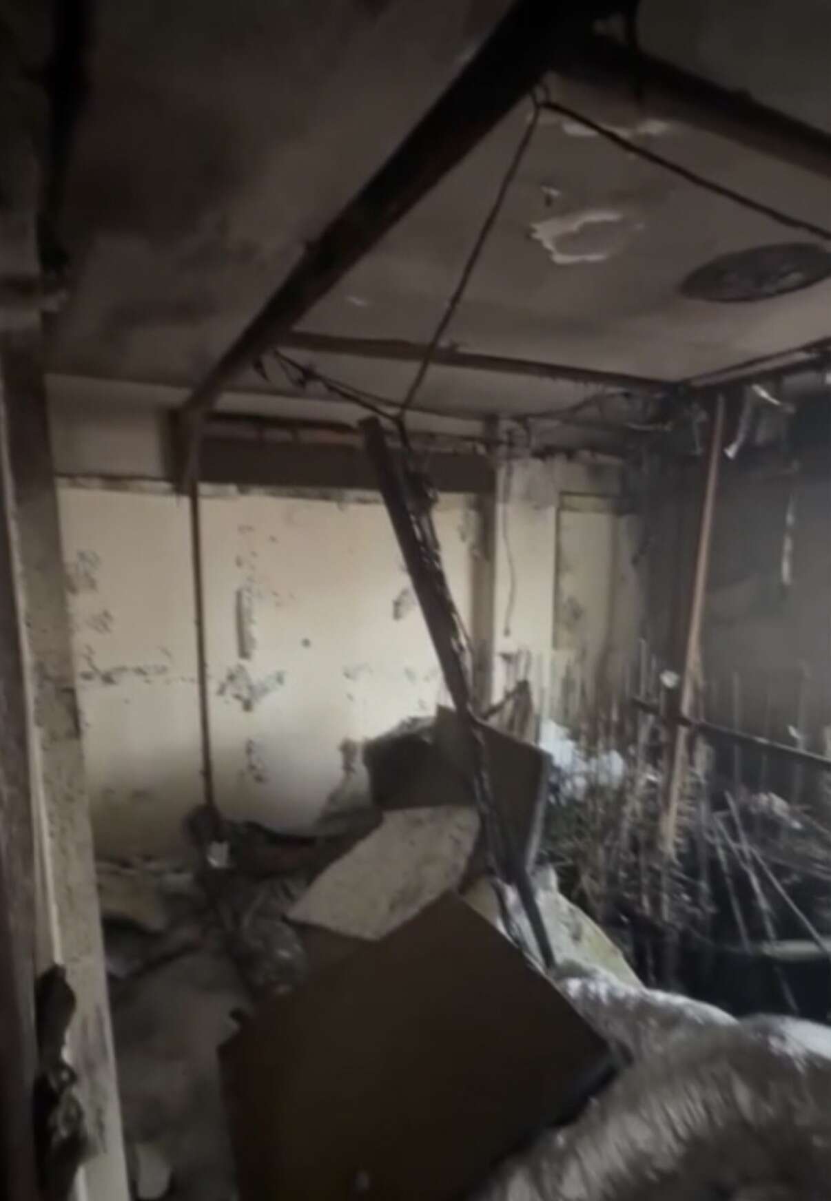 Yangın ihbarına giden ekipler, evde başka bir şeyle karşılaştı 4
